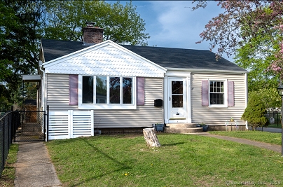 37 Russell Rd, Norwich, CT 06360 United States