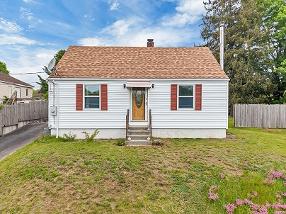 6 Lois St, Norwich, CT 06360 United States