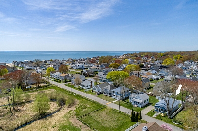 33 Gorton Ave, Old Lyme, CT 06371 United States