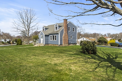 15 Strosberg Rd, Waterford, CT 06385 United States