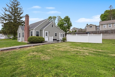 18 Summer St, Waterford, CT 06385 United States