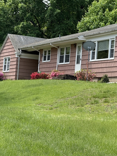 31 Benham Ave, Waterford, CT 06375 United States