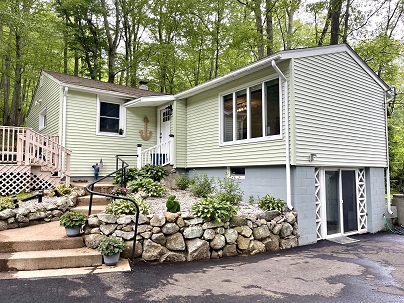 73 North Rd, Waterford, CT 06385 United States