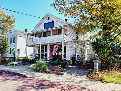 12 Main St, Hebron, CT 06248 United States