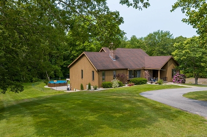 64 Attawanhood Trl, Hebron, CT 06231 United States