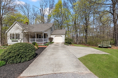 28 Brunswick Rd, Scotland, CT 06330 United States